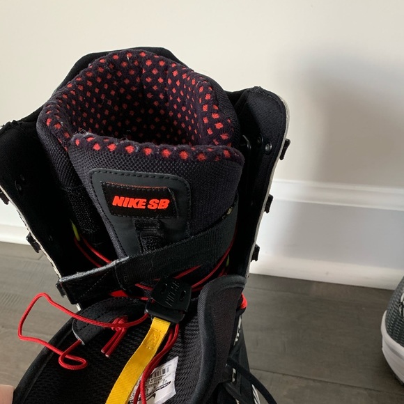 Nike Shoes - Nike Retro Women’s snowboarding boots